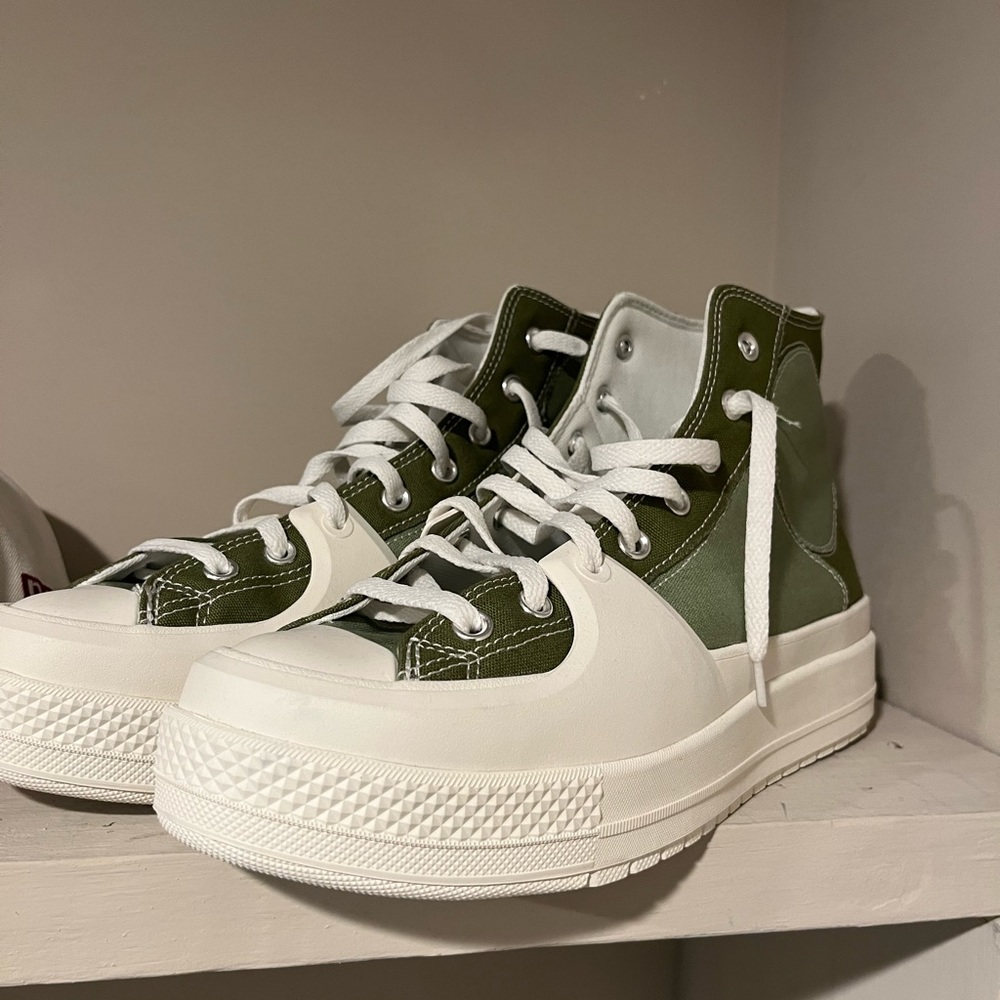 Mens Converse in Olive Green Color way size 12